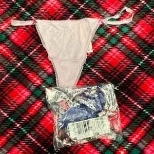 Victorias V string panties set of 2 size medium